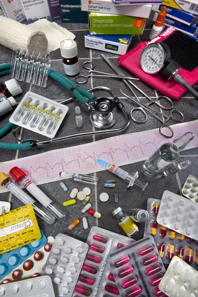 Medicinsk utrustning - droger - piller — Stockfoto