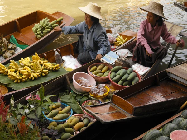 Плавучий ринок - Таїланд — стокове фото