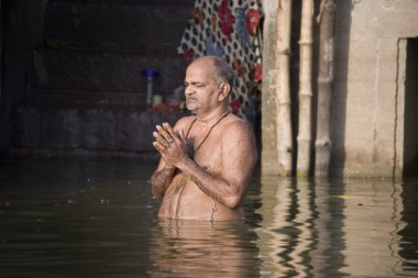 Hindu ghats - nehir Ganj - varanasi - Hindistan