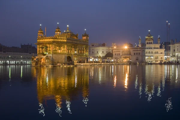 Gouden Tempel van amritsar - india — Stockfoto