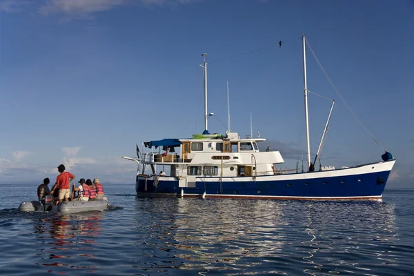 Rejs turystyczny "samba" - wyspy galapagos — Zdjęcie stockowe