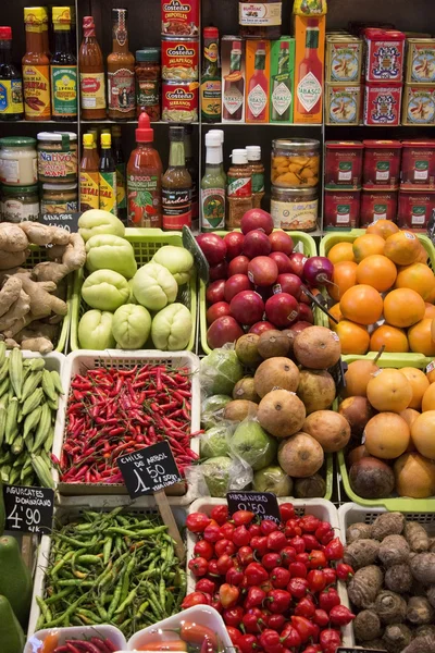 Puesto de Comida - Mercado de Barcelona - España —  Fotos de Stock