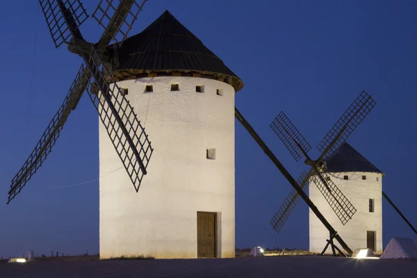 Větrné mlýny v la mancha - Španělsko — Stock fotografie