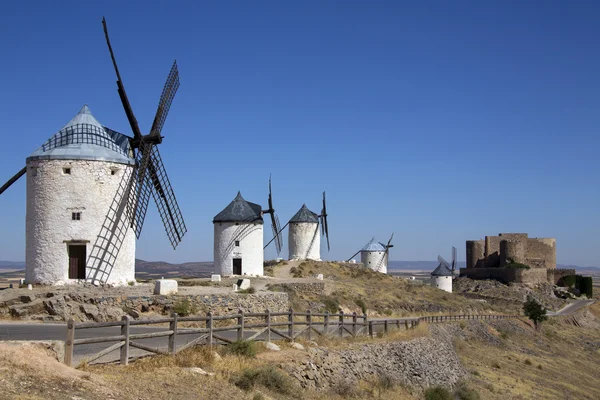 Větrné mlýny v consuegra - la mancha - Španělsko — Stock fotografie