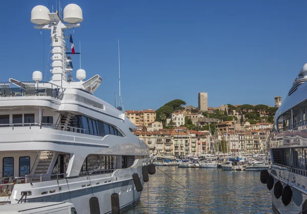 Gamla stan i Cannes och harbor - södra Frankrike — Stockfoto