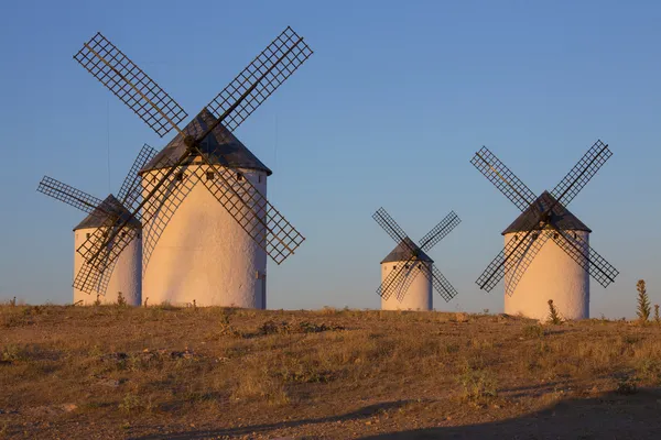Větrné mlýny - la mancha - Španělsko — Stock fotografie