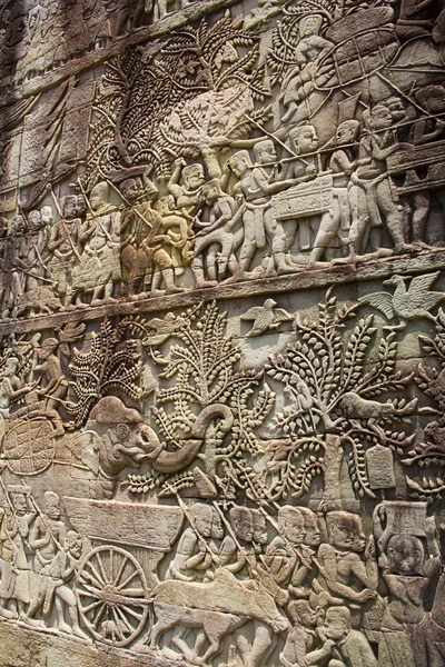 カンボジアのアンコールワットの壁画彫刻 12世紀末から13世紀 カンボジアのアンコールワットの壁画彫刻 12世紀末から13世紀