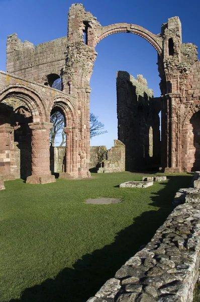 Lindisfarne priory - heilige insel - england — Stockfoto