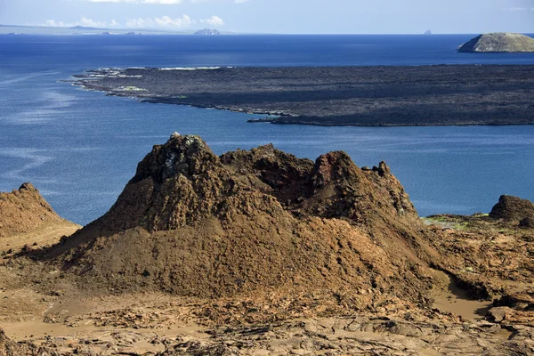 Wulkaniczny krajobraz - wyspa bartolome - wyspy galapagos — Zdjęcie stockowe