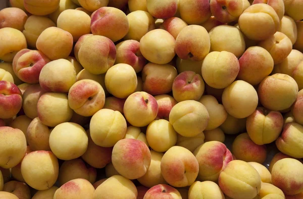 Персики - Свежие фрукты — стоковое фото