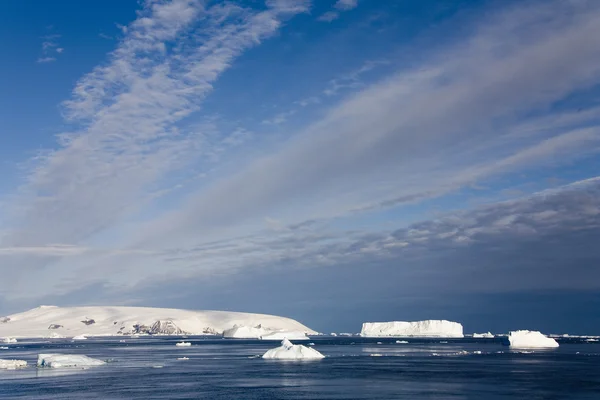 Mar de Weddell frente a la Península Antártica - Antártida — Foto de Stock