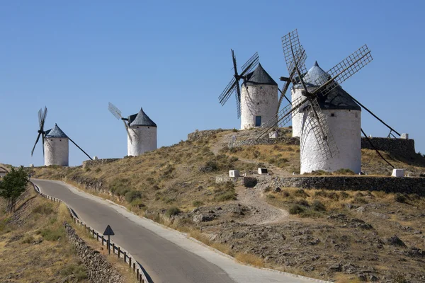 yel değirmenleri - consuegra - İspanya