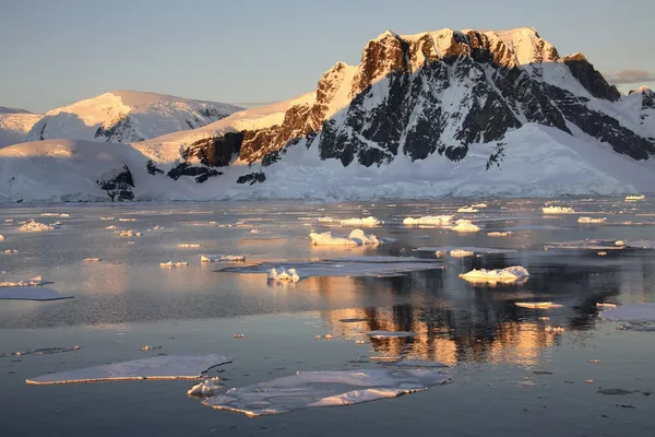 Lamaire kanaal - antarctica — Stockfoto