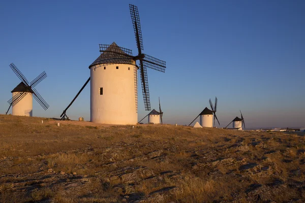 Větrné mlýny - la mancha - Španělsko — Stock fotografie