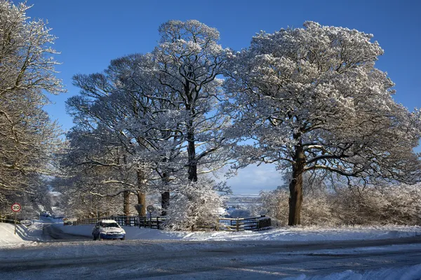 Neve de Inverno - estrada rural - Reino Unido — Fotografia de Stock