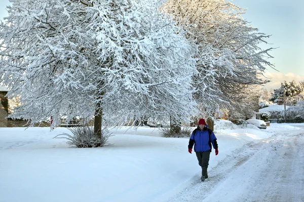 Neve de inverno em uma aldeia em North Yorkshire - Inglaterra — Fotografia de Stock