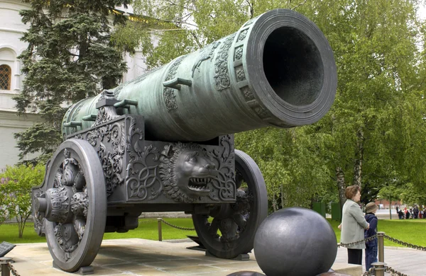 Царі Росії гармати - Кремль- — стокове фото