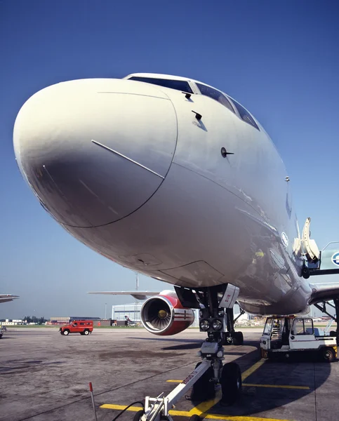 Jet uçağı - Havaalanı - Havacılık — Stok fotoğraf