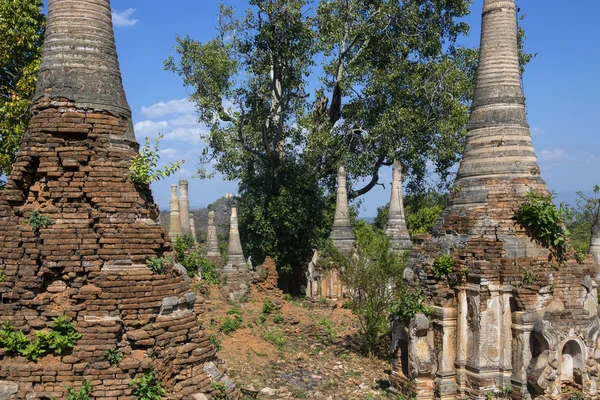 Antico sgretolamento Stupa - Ithein - Myanmar — Foto Stock