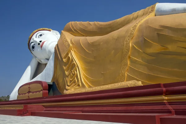 Reclining Buddha - Laykyun Sekkya - Myanmar — Stock Photo, Image