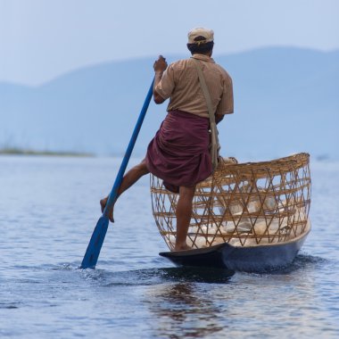 balıkçı - Inle Gölü - myanmar kürek bacak