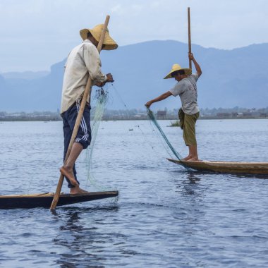 balıkçı - Inle Gölü - myanmar kürek bacak