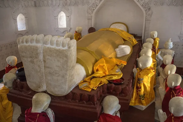 Kuollut Buddha - Kakku temppeli - Myanmar — kuvapankkivalokuva