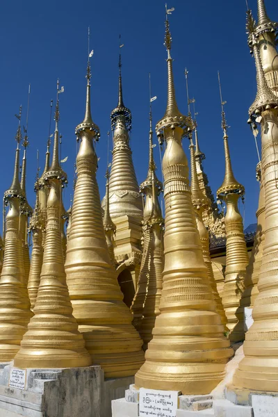 Shwe Inn Thelle - озеро Инле - Мьянма (Бирма) ) — стоковое фото