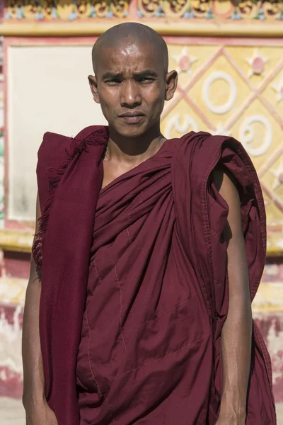 Budist keşiş - monwya - myanmar