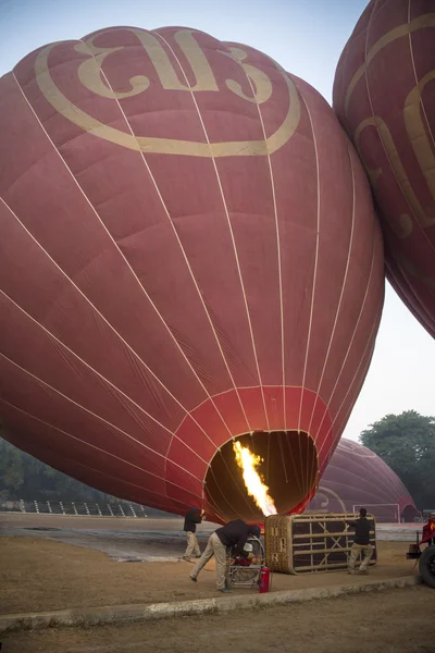 Inflating Hot Air Balloons - Bagan - Myanmar — Stock Photo, Image