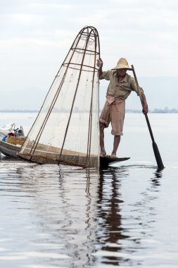 balıkçı - Inle Gölü - myanmar bacak kürek