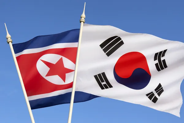 北朝鮮と韓国の国旗 — ストック写真