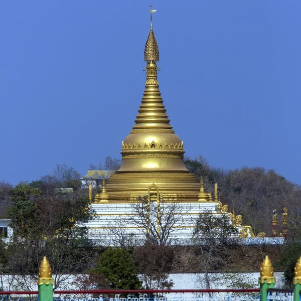 Myanmar (burma sagaing kenti yakınlarındaki sagaing tepe) — Stok fotoğraf