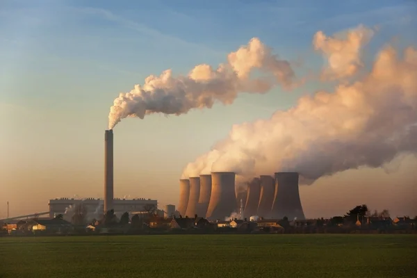 Угольная электростанция - Англия — стоковое фото