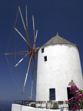 Rüzgar Türbini - santorini Adası - Yunanistan