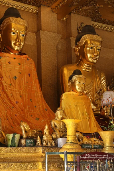 Buddha obrazy - shwedagon pagoda - yangon - myanmar — Stock fotografie