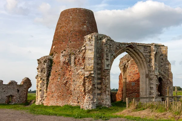 Ruins 18Th Century Windmill Built Ruins 14Th Century Abbey Benet — Stock Photo, Image