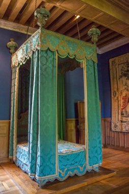 Fransa 'daki Loire Vadisi' ndeki Chenonceau Şatosu 'nda yatak odası. Rönesans döneminde bir zevk sarayı olarak inşa edildi..