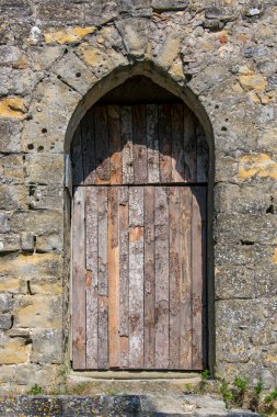Fransa 'nın güneybatısındaki Carcassonne Kalesi' nde bir ortaçağ kapısı..