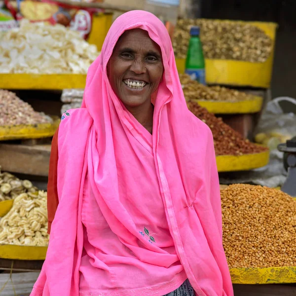 Donna Indiana Che Vende Spezie Nella Città Jaipur Nel Rajasthan — Foto Stock
