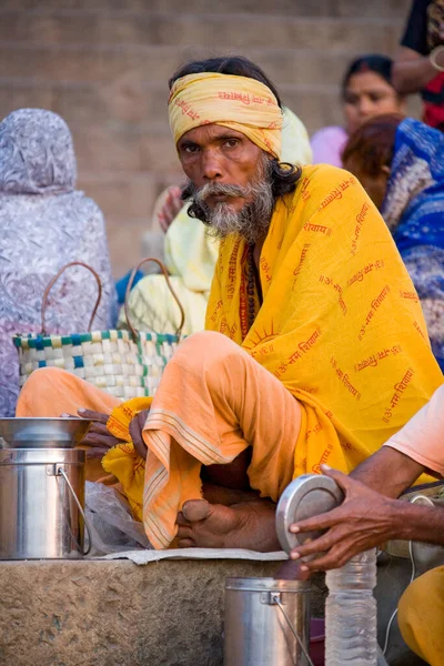 Hinduistický Poutník Hinduistických Ghats Městě Varanasi Indie — Stock fotografie