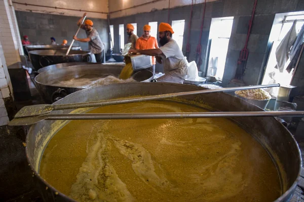 Templo Dorado Amritsar Región Punjab India Parte Cocina Dirigida Por —  Fotos de Stock