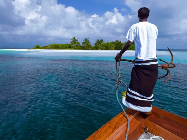 Släpper Ankare Nära Liten Obebodd Tropisk Södra Ari Atoll Maldiverna — Stockfoto