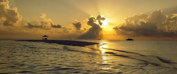 Beau Coucher Soleil Tropical Sur Banc Sable Dans Atoll Ari — Photo