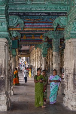 Güney Hindistan 'ın Tamil Nadu bölgesindeki Madurai şehrindeki Minakshi Sundareshvera Hindu Tapınağı.