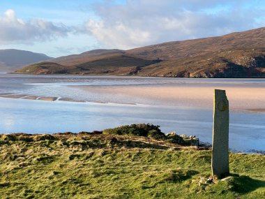 Durness 'li Kyle' da gelgit var. İskoçya 'nın kuzey kıyısında Sutherland ilçesinde bir körfez. Balnakeil 'den 5 mil içeri kadar uzanıyor. En yakın köy Durness. Cape Wrath Yarımadası suyun diğer tarafında..