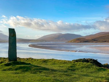 Durness 'li Kyle' da gelgit var. İskoçya 'nın kuzey kıyısında Sutherland ilçesinde bir körfez. Balnakeil 'den 5 mil içeri kadar uzanıyor. En yakın köy Durness. Cape Wrath Yarımadası suyun diğer tarafında..
