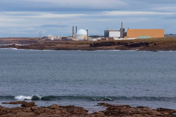 Vulcan海军核反应堆试验机构位于苏格兰北部海岸Caithness的Dounreay 它是开发原型快中子增殖反应堆和潜艇反应堆测试的试验场 — 图库照片