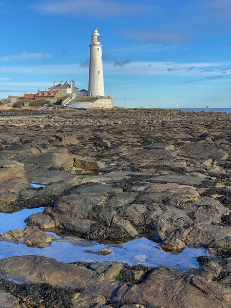 세인트 Marys Lighthouse 잉글랜드 북동부 해안의 휘틀리 북쪽에 세인트 바위섬은 — 스톡 사진