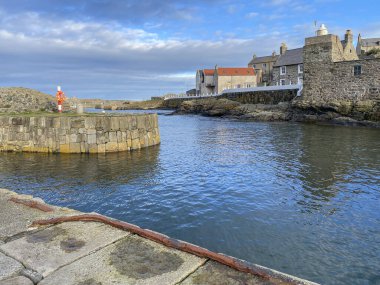 İskoçya 'nın Aberdeenshire kentindeki Moray Firth' ün küçük kıyı kasabası Portsoy..